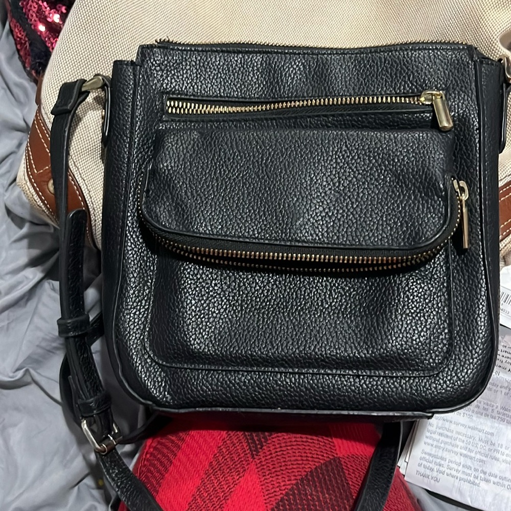 A cross bag bag black band and ea wy